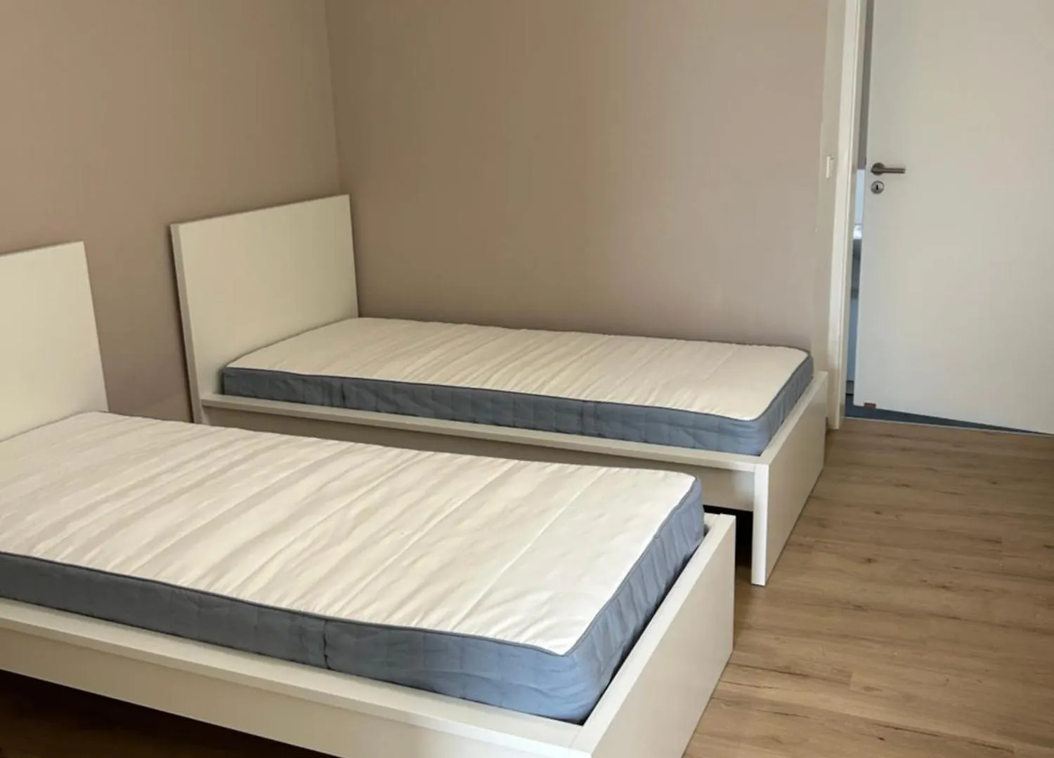 Duesseldorf contacts